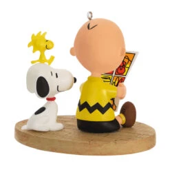 Hallmark The Peanuts® Gang Sunday Morning Funnies Ornament -Hallmark Sales Store Charlie Brown Reading Comics Keepsake Ornament 2199QXI7039 06