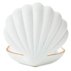 Hallmark Disney The Little Mermaid Ariel In Seashell Snow Globe 5 Hallmark Disney The Little Mermaid Ariel In Seashell Snow Globe -Hallmark Sales Store Disney Princess The Little Mermaid Ariel Water Globe 1KID1558 02