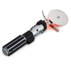 Hallmark Star Wars™ Lightsaber™ Pizza Cutter With Sound 7 Hallmark Star Wars™ Lightsaber™ Pizza Cutter With Sound -Hallmark Sales Store Star Wars Vader Lightsaber Pizza Cutter With Sound 1SHP2165 03